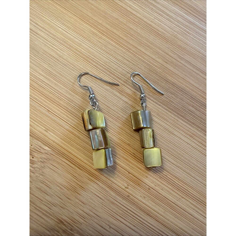VINTAGE YELLOW SQUARE BEAD DANGLE DROP EARRINGS UNBRANDED